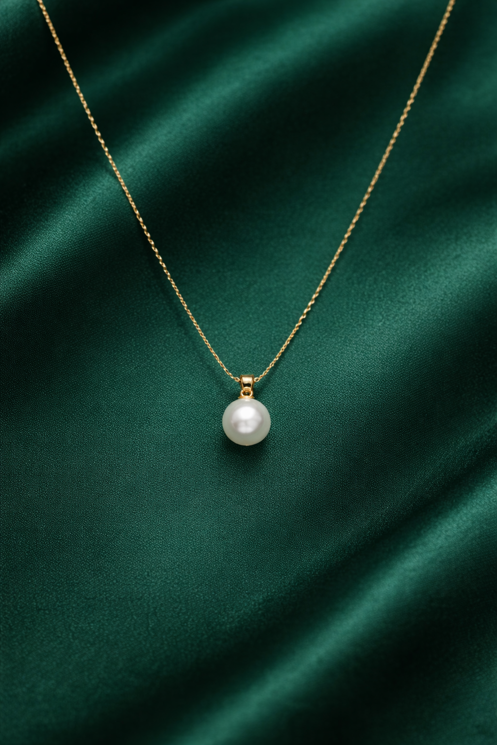 Gold Pearl Pendant Necklace